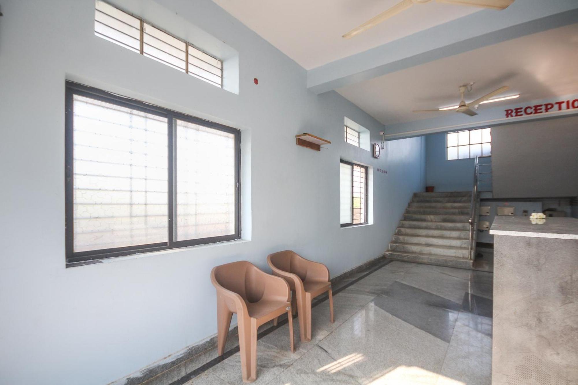 Spot On 39385 Venkatesh Palace Farhatabad Luaran gambar